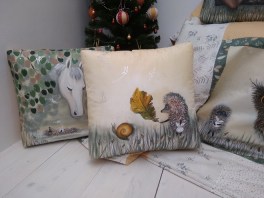 hedgehog-batik-lamp-pillows